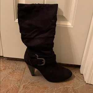 Sz 6.5 black suede boots